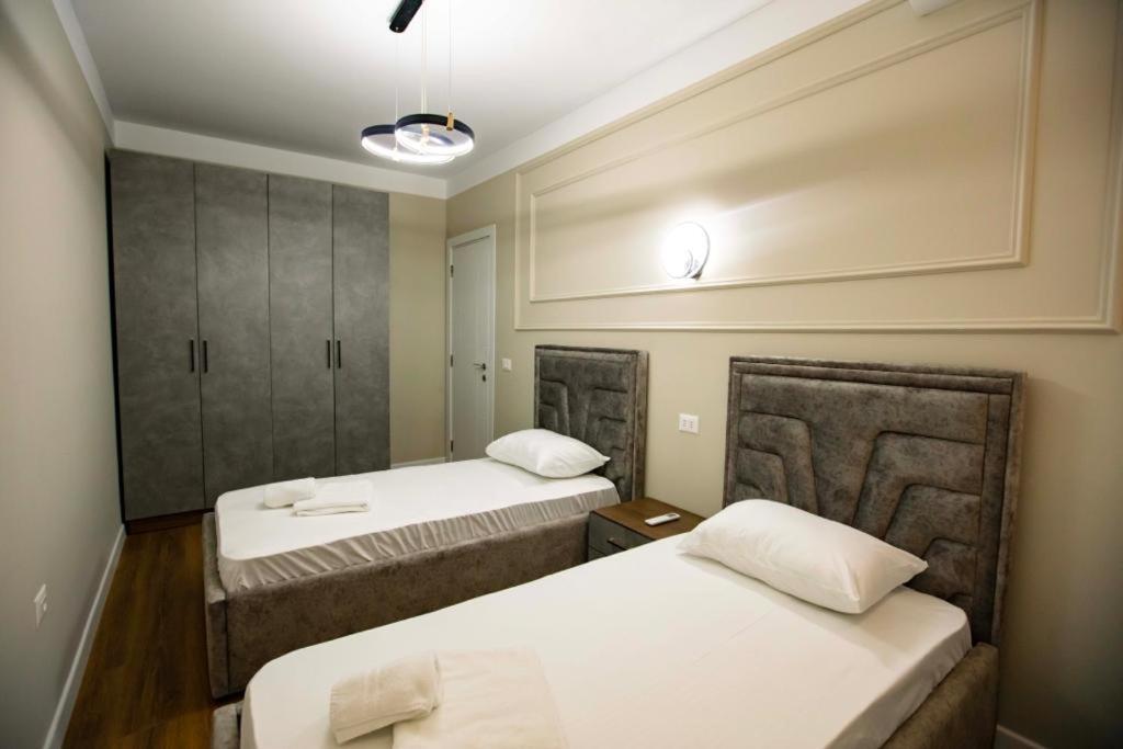 Luxury Apartment At Condor Center Tirana Exterior foto