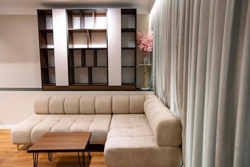Luxury Apartment At Condor Center Tirana Exterior foto