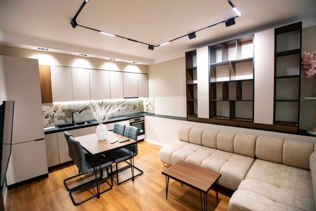 Luxury Apartment At Condor Center Tirana Exterior foto